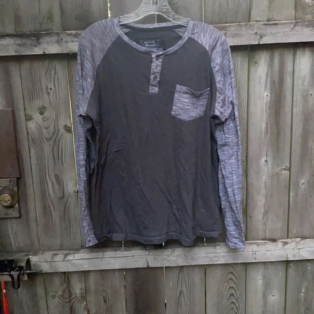 Broken Threads Gray Long sleeve tee sz. L